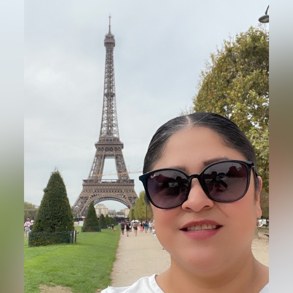 Meet your Posher, Febe - Picture 1 of 1